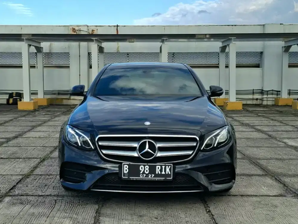 (Low Km)Mercy E300 AMG Line. Tahun 2017. Hitam. Perfect cond