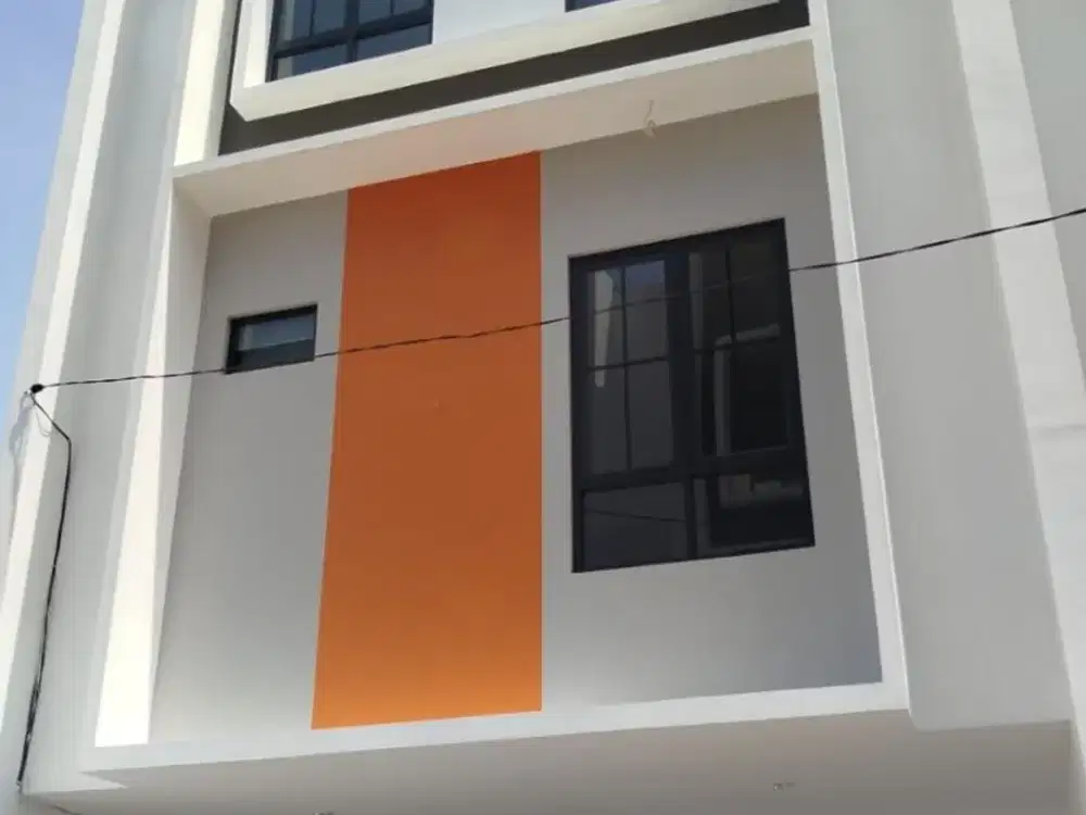 Rumah minimalis 3 lantai siap huni di Jati Padang Jakarta Selatan
