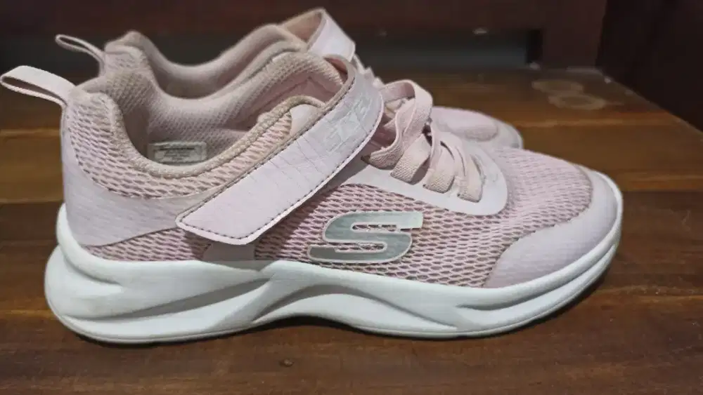 Sepatu Skechers Kids Pink