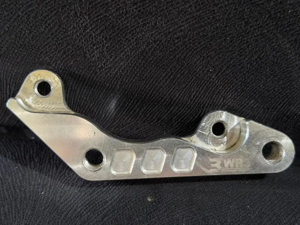 Breket Kaliper Belakang Brembo WR3 Yamaha XMAX