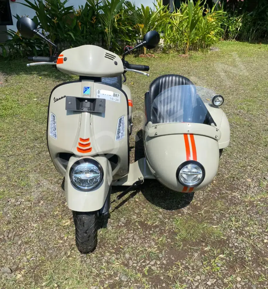 Vespa GTV SEI Giorni Beige 2023