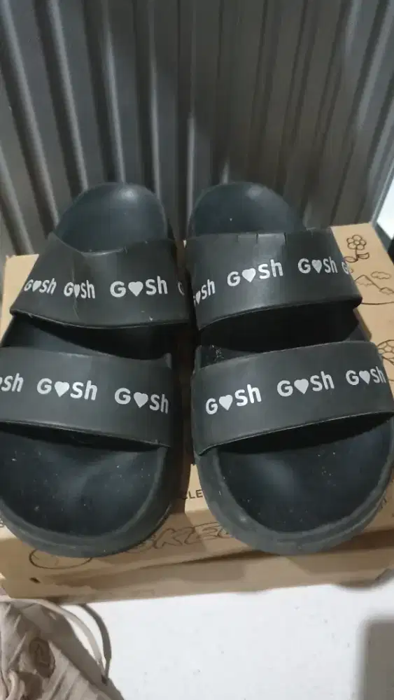 Sendal wanita gosh dan sendal pria puma