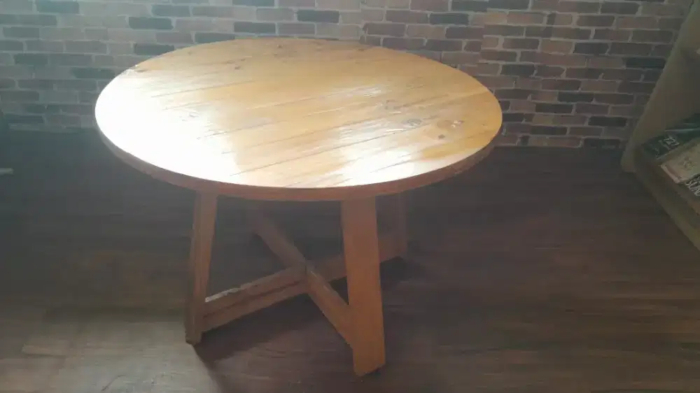 Meja Silang Bundar Untuk Tamu/Lesehan