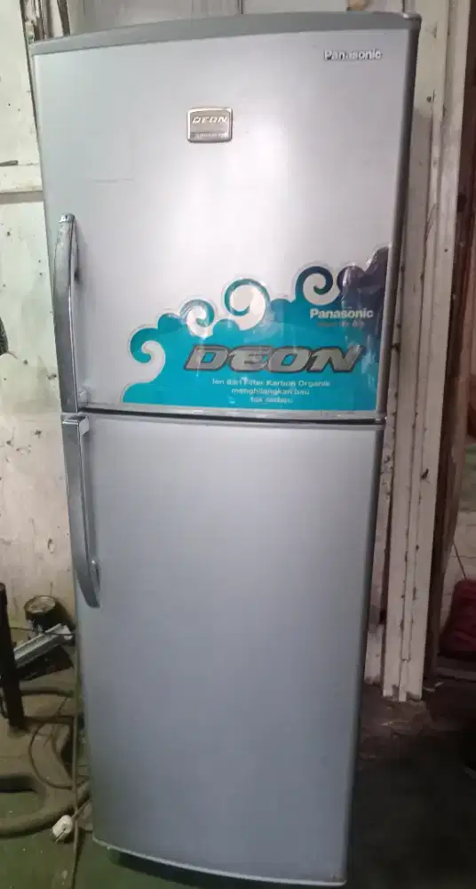 Di jual kulkas panasonic 2 pintu kindisi normal siap pakai