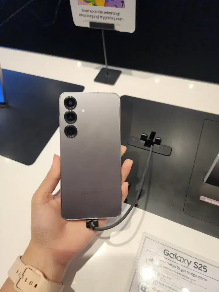 Samsung Galaxy S25 promo dapatkan free jam tangan dan adaptor