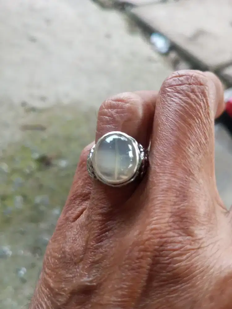 Batu tapak jalak kristal