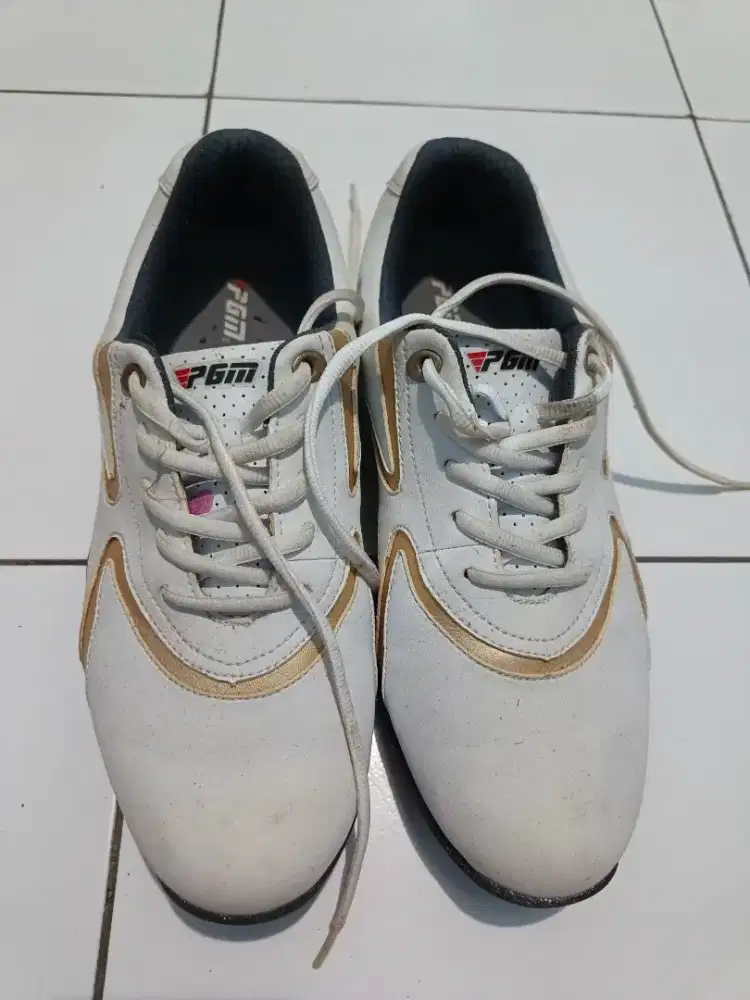Sepatu Golf merk PGM ukuran 42
