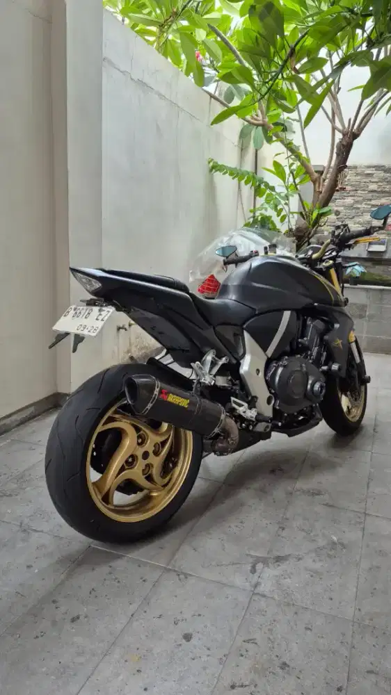 Honda CB1000R nik 2012 km 16 rb