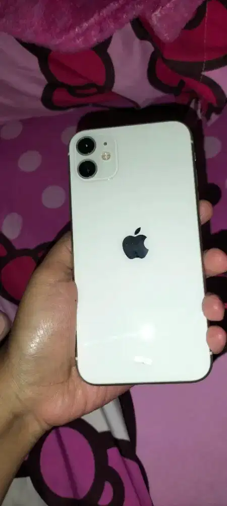 iPhone 11 , white