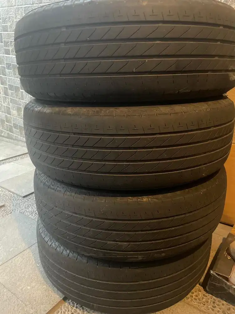 4 Ban Bridgestone Turanza T005 215/65 R16 bekas Innova Reborn