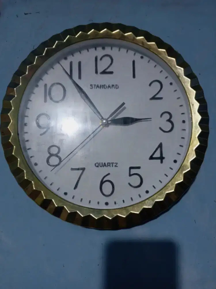 Jam Dinding Standard Modern