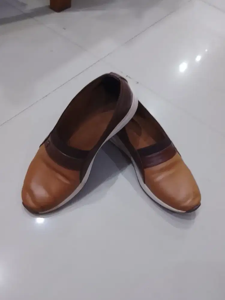 Sepatu Coklat Simpel BrownStep