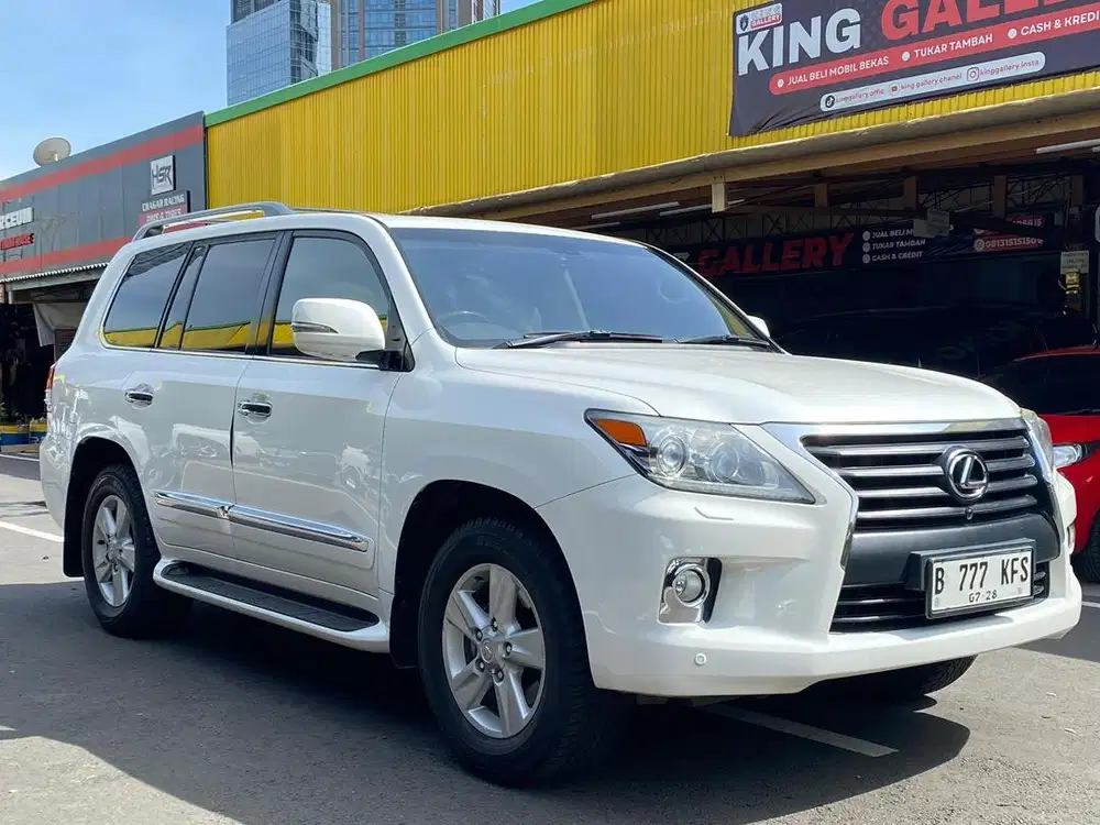 LEXUS LX570 AT PUTIH 2013