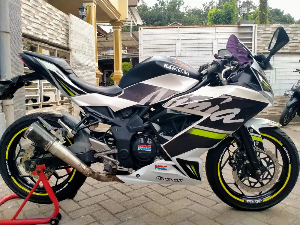 Kawasaki Ninja 250cc lengkap motor sehat keterangan detail dibawah