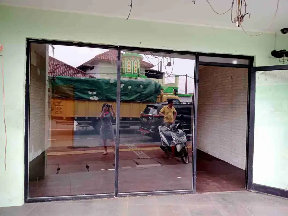 Disewakan Kios Murah Lokasi Strategis di Joglo, Jakarta Barat