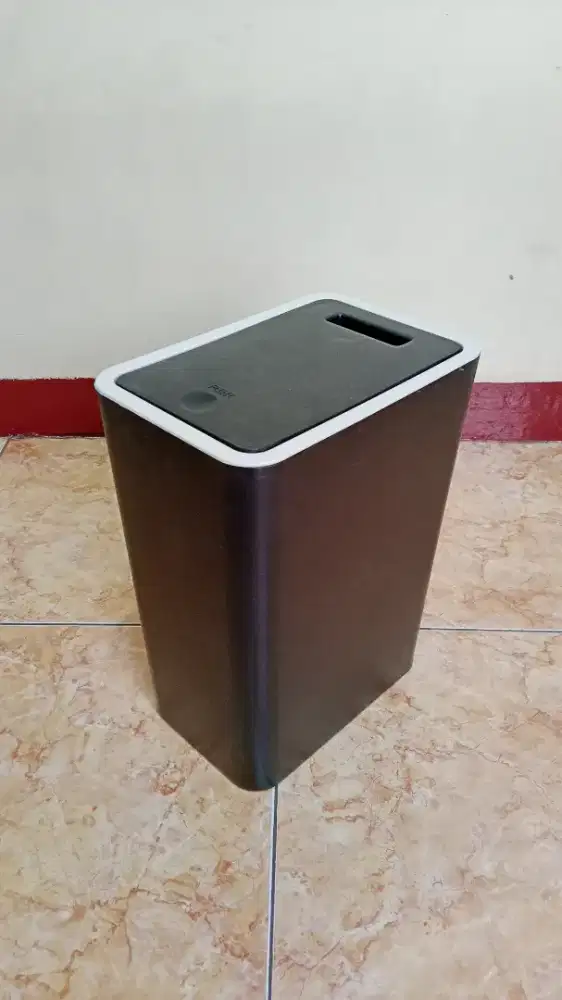 Tempat sampah mini