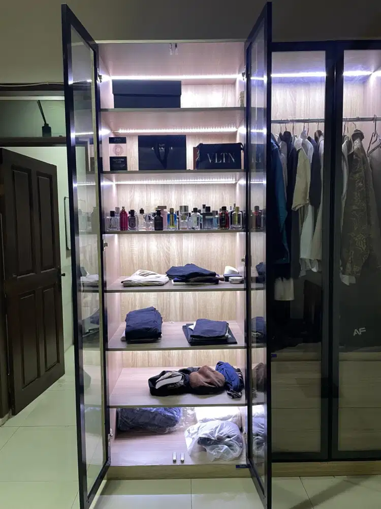 Lemari Kaca Lampu // Lemari Pinterest Custom