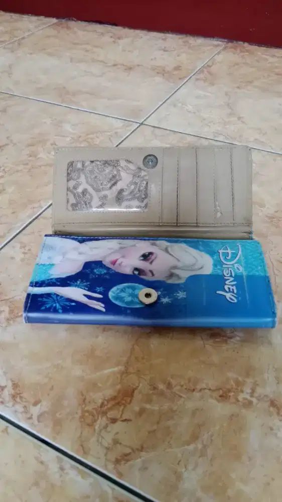 Dompet desain frozen