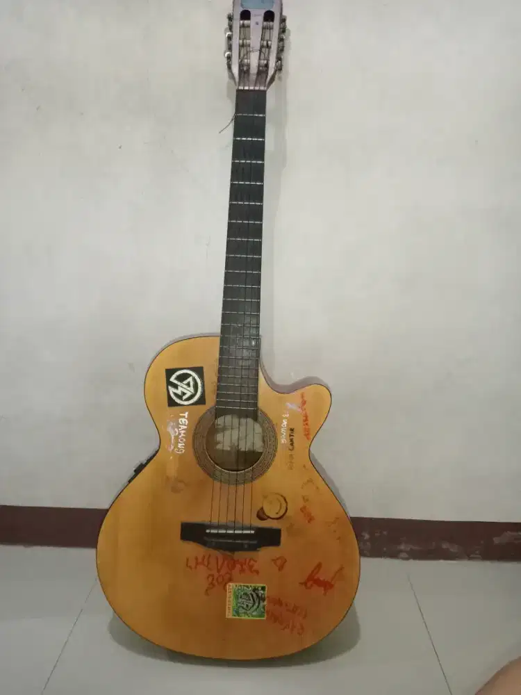 Gitar Akustik Second