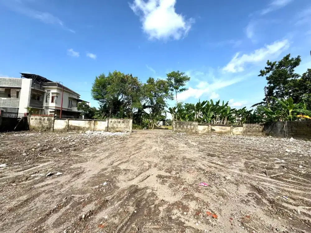 Depan Resto Tengkleng Gajah Jakal, Tanah Dijual Murah