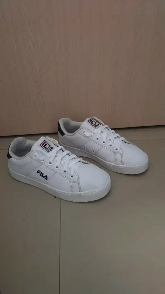 Sepatu fila full putih