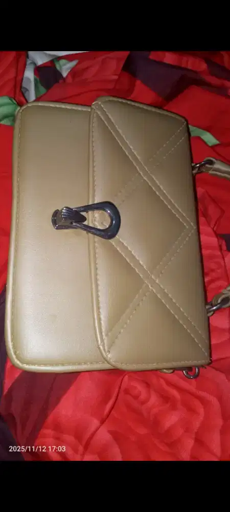 Tas selempang wanita