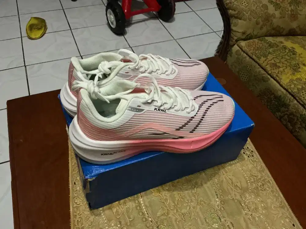 Sepatu Kronkel Actube Run Supernova 39