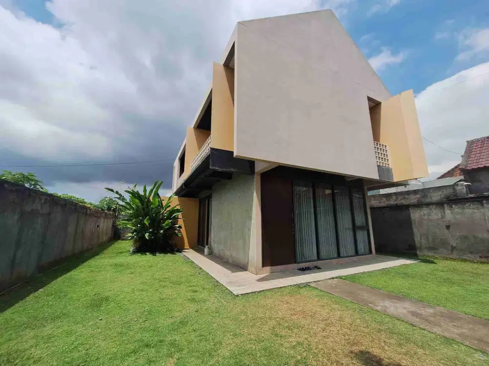 Rumah semi villa Pantai Gumicik Gianyar Bali