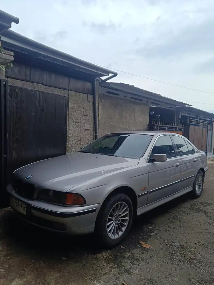 Jual mobil bekas BMW 528i AT