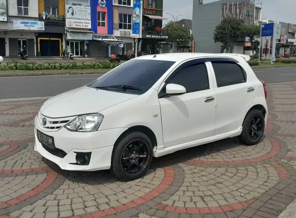 Toyota Etios Valco low km