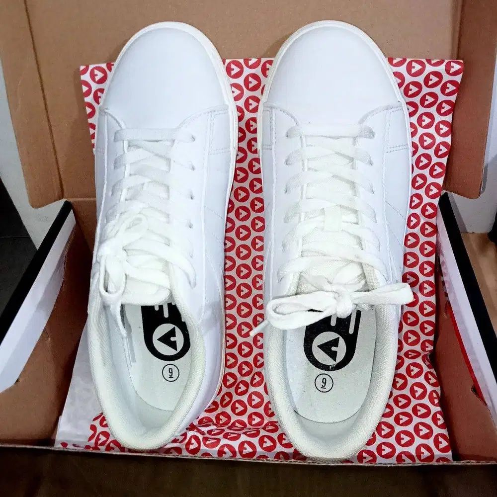 Sepatu Putih Airwalk Size 40