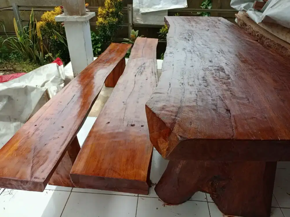 MEJA KAYU UTUH SOLIT