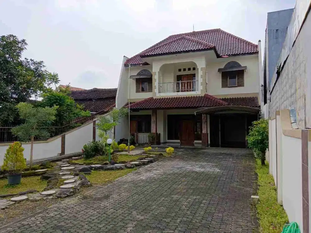 DIJUAL/DISEWAKAN RUMAH DENGAN TANAH LUAS SEMARANG