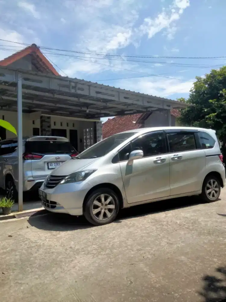 Honda Freed 2010 siap pakai