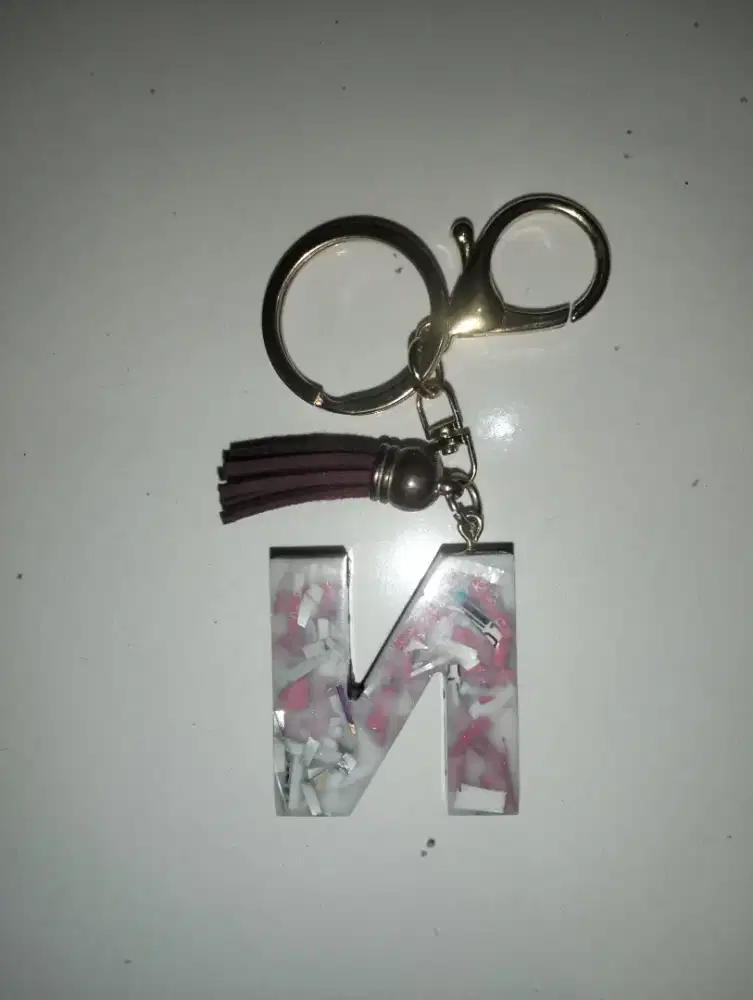 Gantungan Kunci Inisial “N” Motif Marmer – Elegan & Unik