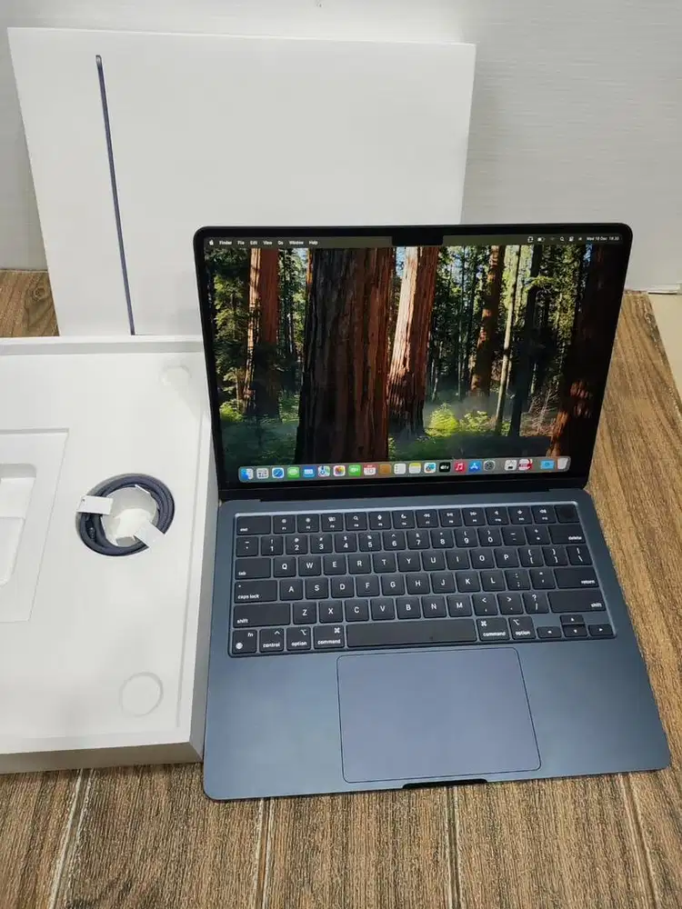 Macbook air m3 13-inch 16/256 ibox