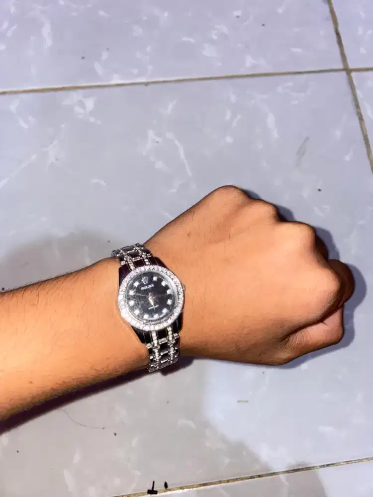 Jam Tangan Mewah & Elegan