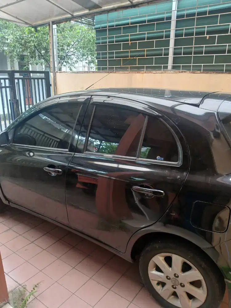 Dijual nissan march 2011