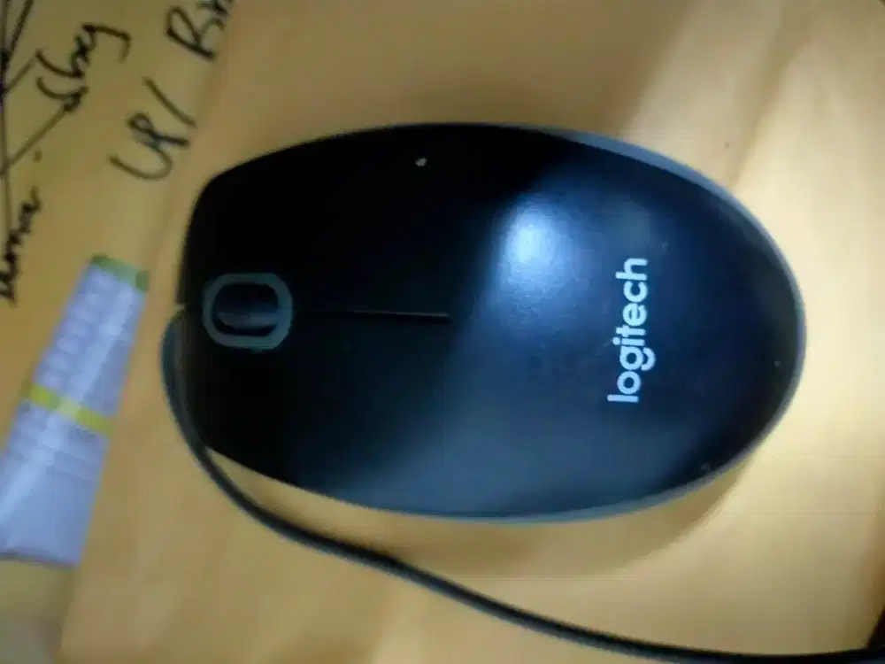 Mouse kabel Logitech hitam