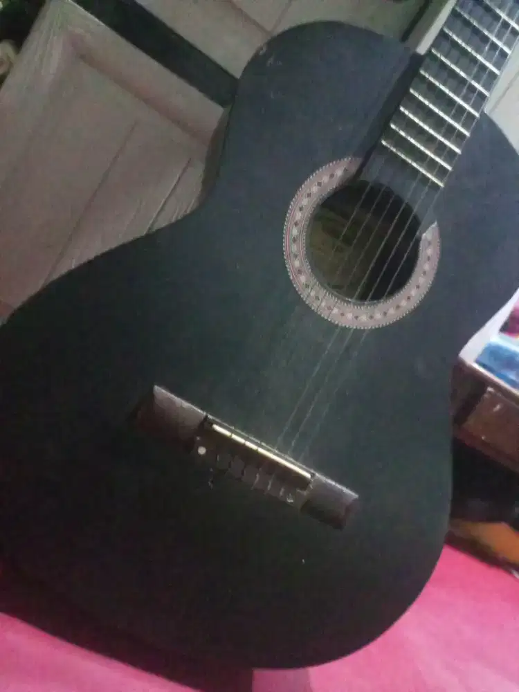 gitar hitam pemula