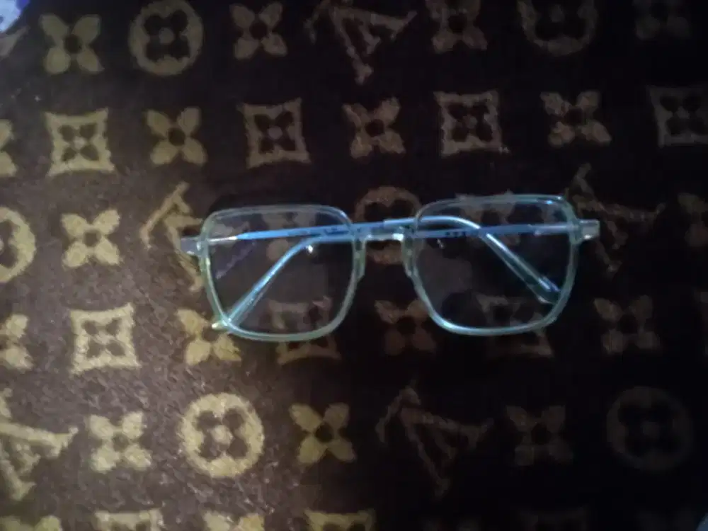 Kacamata Transparan frame