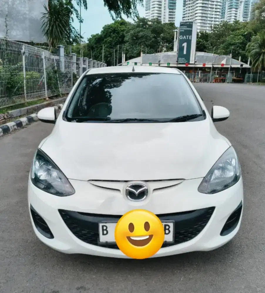 MAZDA 2  V AT 2013 ANTIK. DP 8 jt