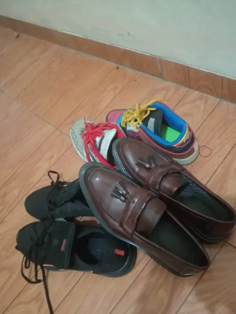 JUAL SEPATU BEKAS PEMAKAIAN PRIBADI