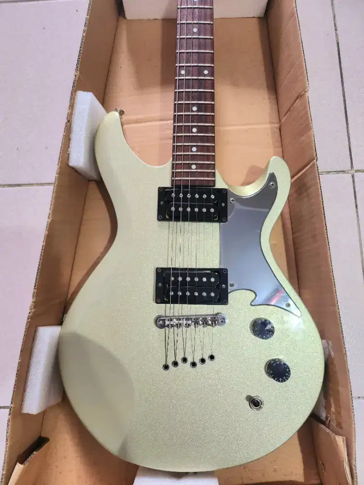 Gitar Listrik Cort original olive metalik rare