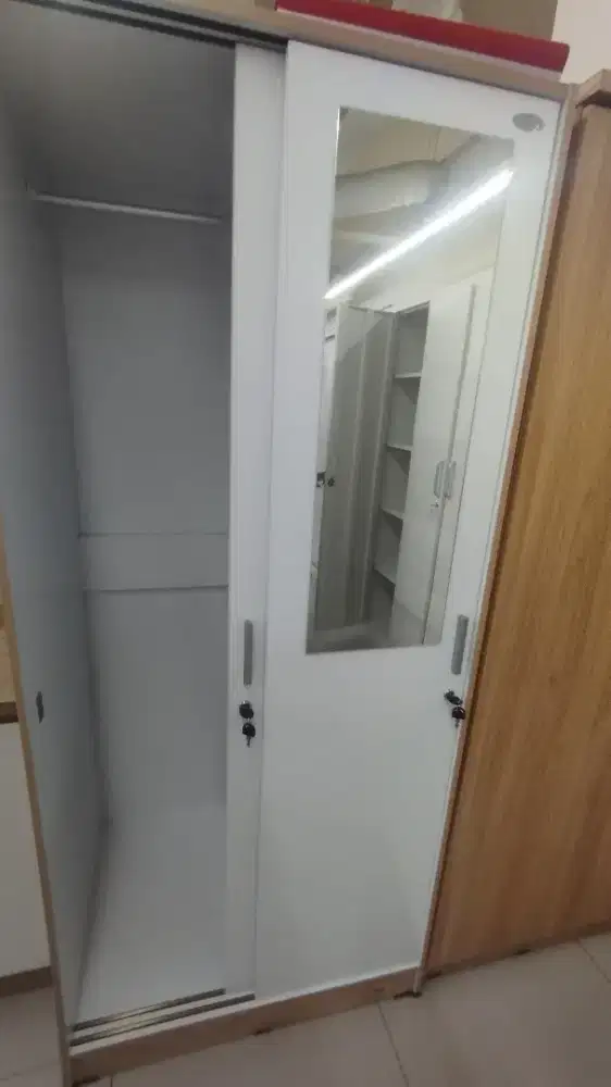 Lemari pakaian sleding carrol