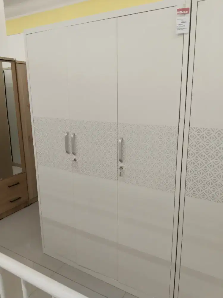 Alexa metal wardrobe