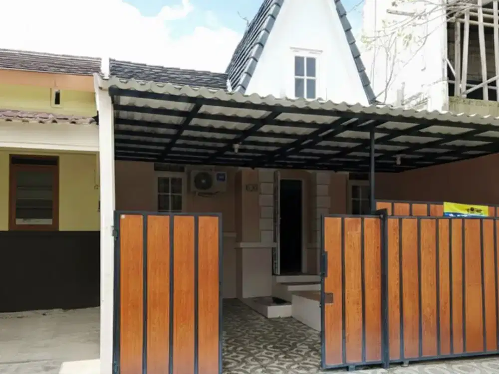 DISEWA RUMAH 2 LANTAI BAGUS SIAP HUNI SEMI FURNISH HARGA NEGO SENTUL CITY SSR926