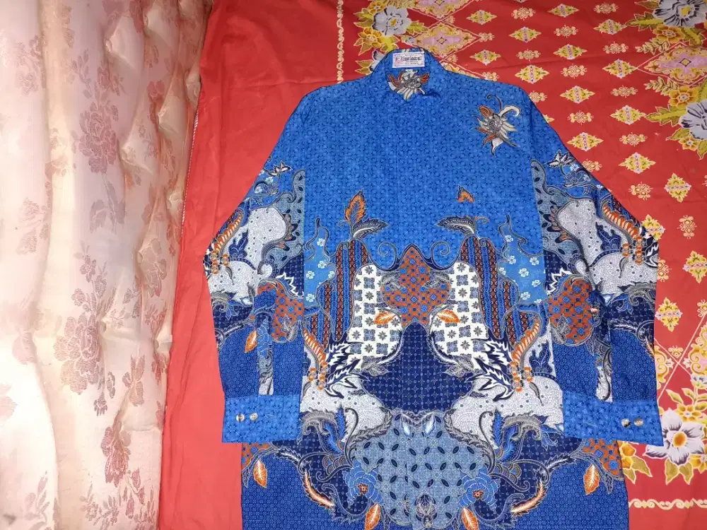Kemeja Batik Lengan Panjang Gratis 1