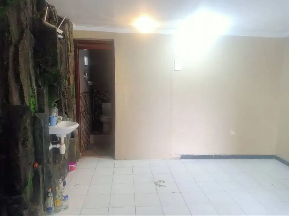 Kost wanita dekat Pakuwon Mall