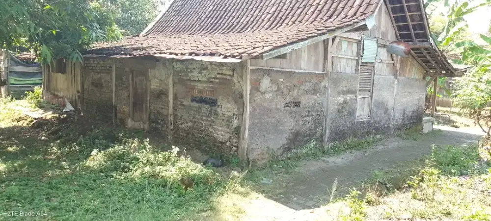 Dijual bangunan rumah 1 lantai,di jln raya desa gubug-kota gubug.